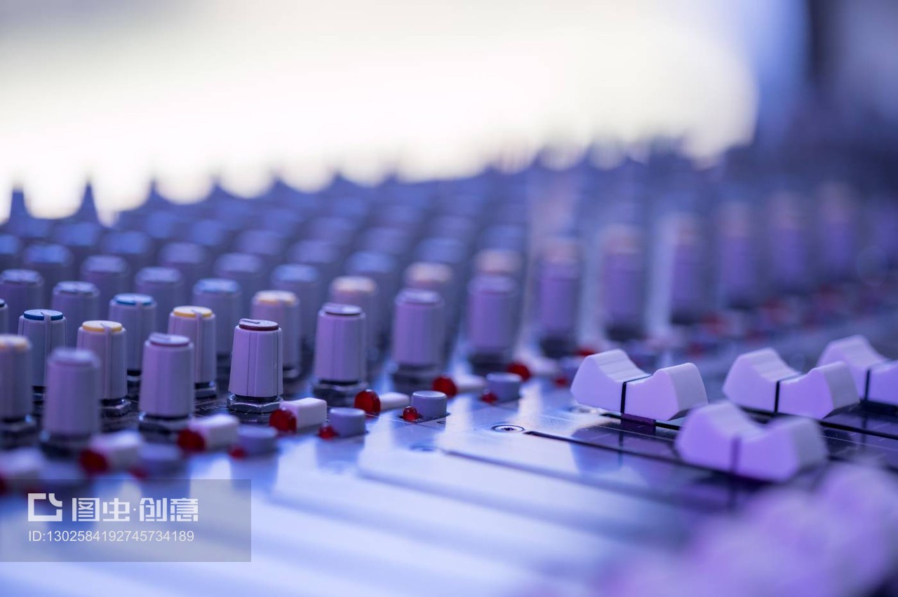 录音室调音台 专业音乐制作与动画片的完美结合